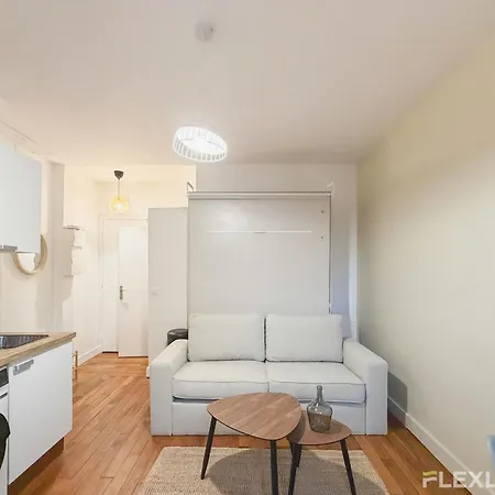 Appartement Lovely In The Heart Of Parisian Cafes Parijs