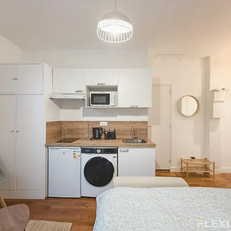 Lovely In The Heart Of Parisian Cafes Апартаменты