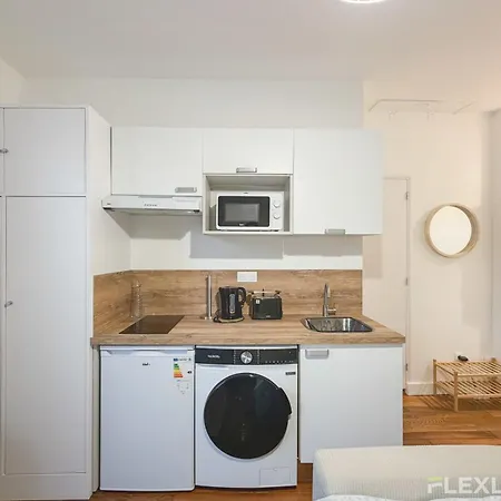 Lovely In The Heart Of Parisian Cafes Апартаменты *