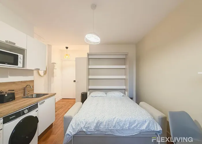 Lovely In The Heart Of Parisian Cafes Апартаменты Париж