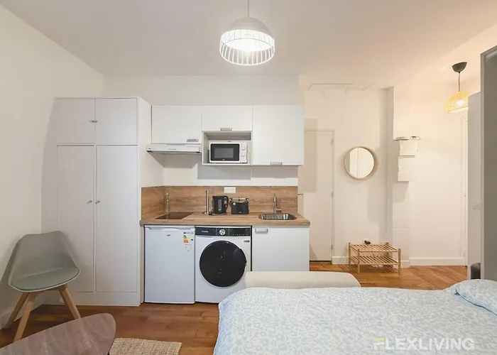 Lovely In The Heart Of Parisian Cafes Апартаменты