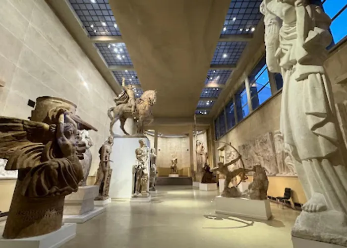 Lovely In The Heart Of Parisian Cafes Апартаменты